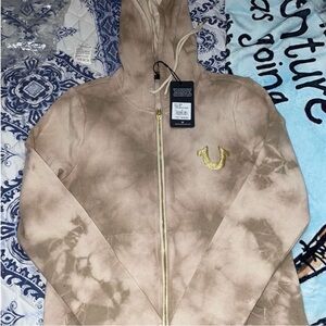 I am selling a true religion sweater it brand new size small